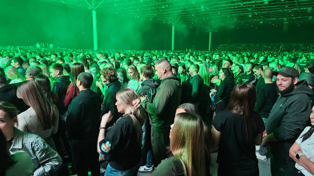 Фото «Это действительно прощальный тур. Я устал»: тысячи фанатов приехали на последний концерт Гуфа в Новосибирске. ОНЛАЙН 6